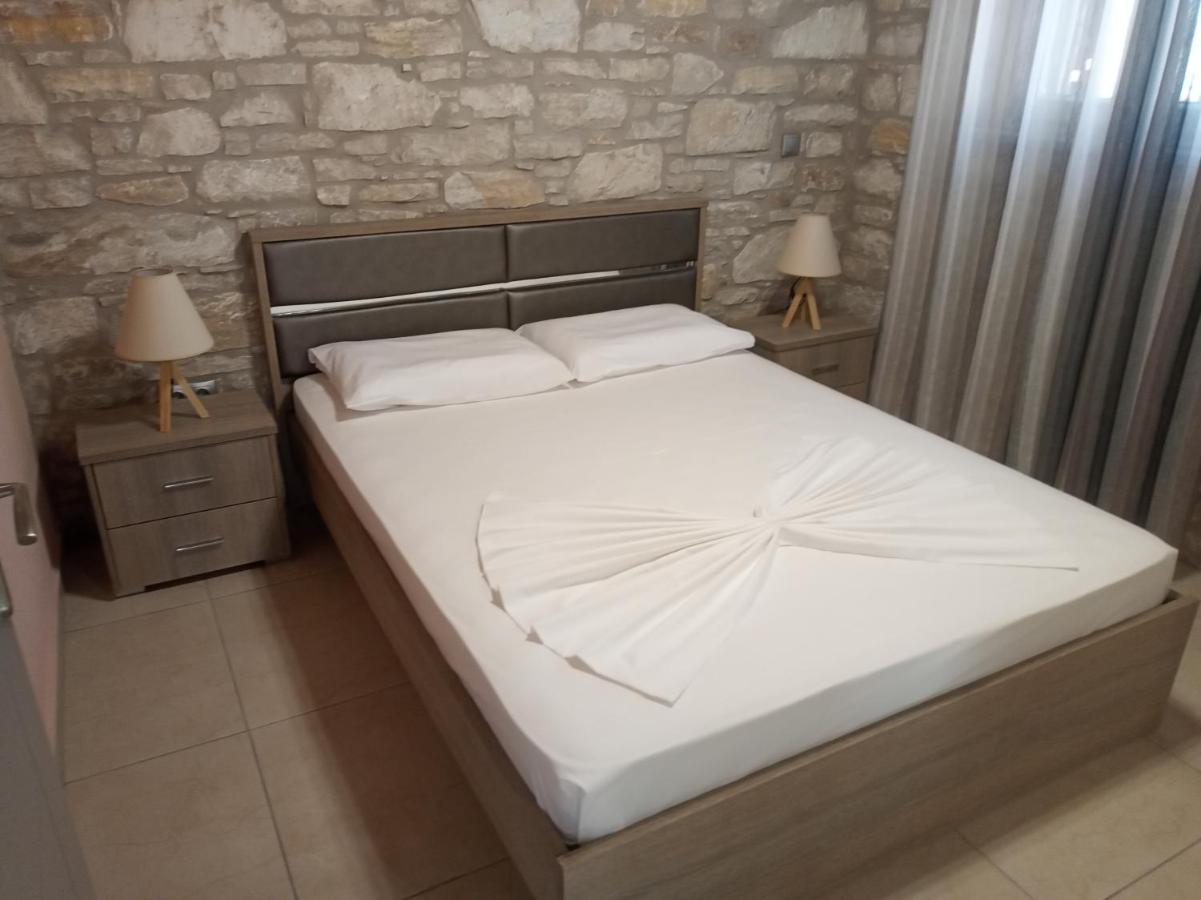 Takis Guesthouse- Laoura-Hermoupolis מראה חיצוני תמונה