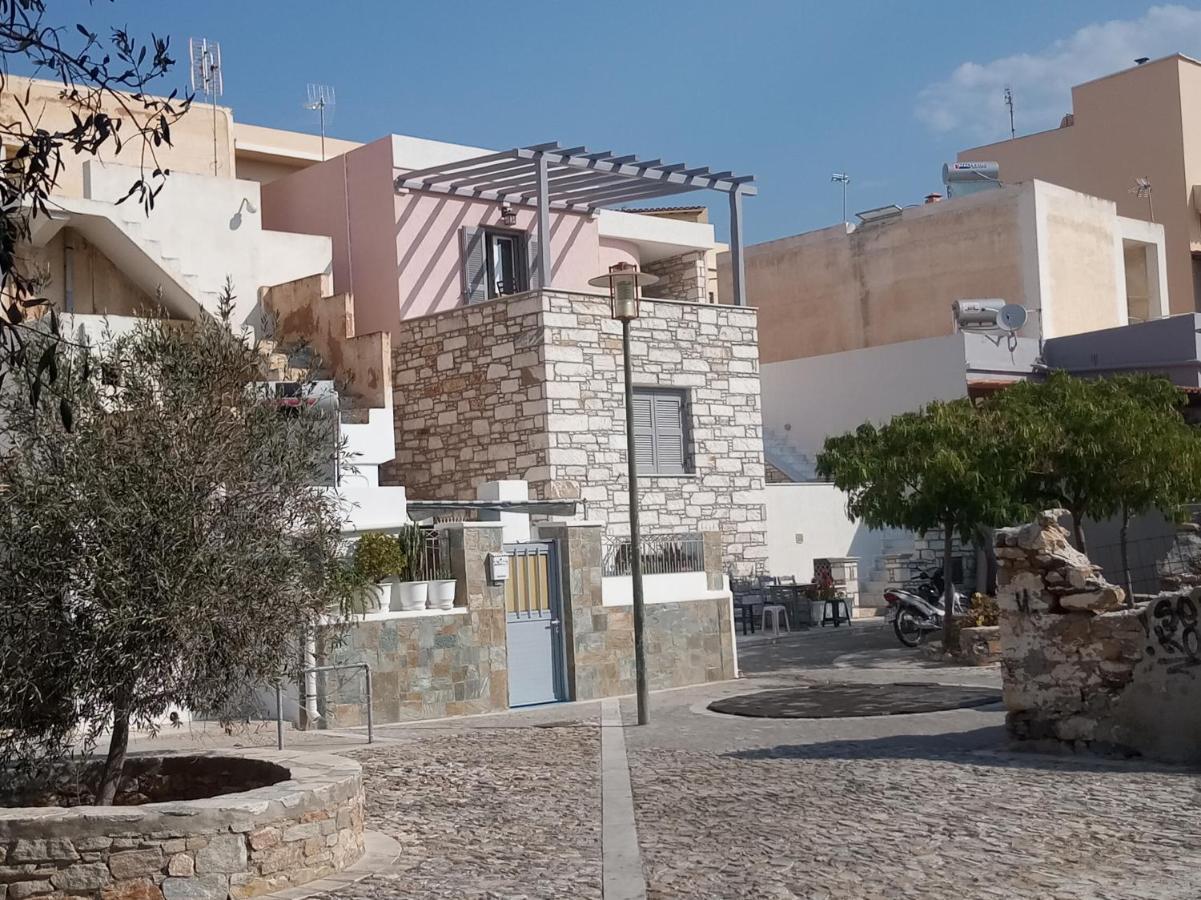 Takis Guesthouse- Laoura-Hermoupolis מראה חיצוני תמונה