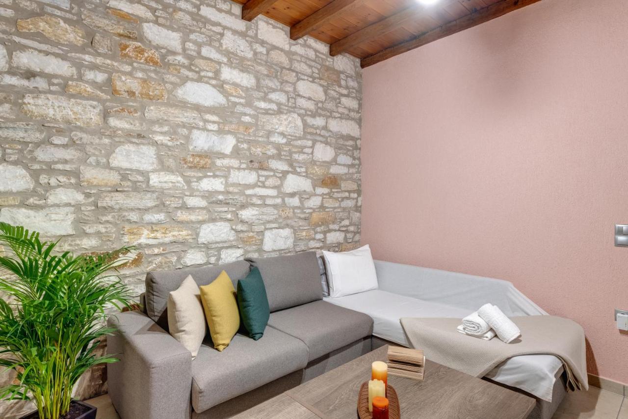 Takis Guesthouse- Laoura-Hermoupolis מראה חיצוני תמונה